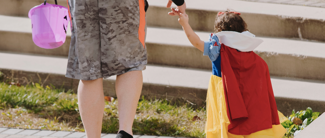 Halloween 2020: A Guide to Contactless Trick-or-Treating!